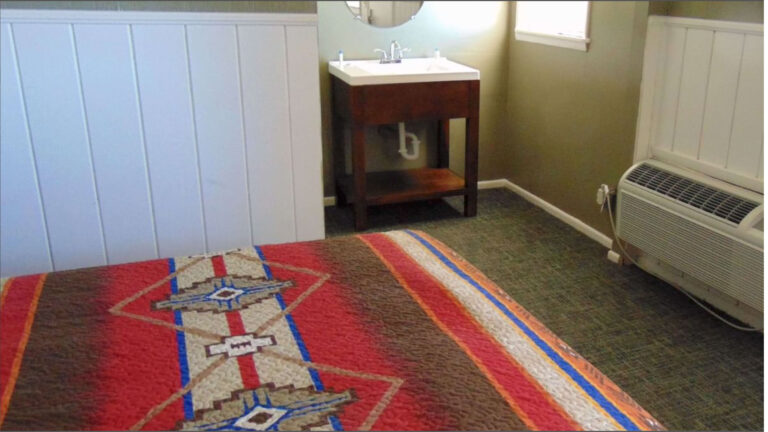 Bunkhouse Economy Room – 1 Queen Bed