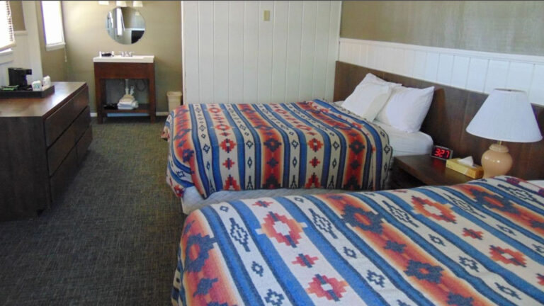Bunkhouse Economy Room 2 Queen Beds